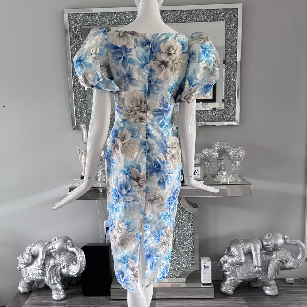 New 🪻Chic Floral Midi Dress in Blue and Cream - Picture 9 of 17